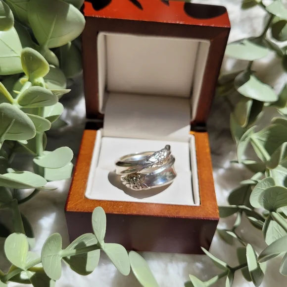 SOLD 1965 'Garland' Silver-plated Spiral floral Ring - Picture 2 of 6